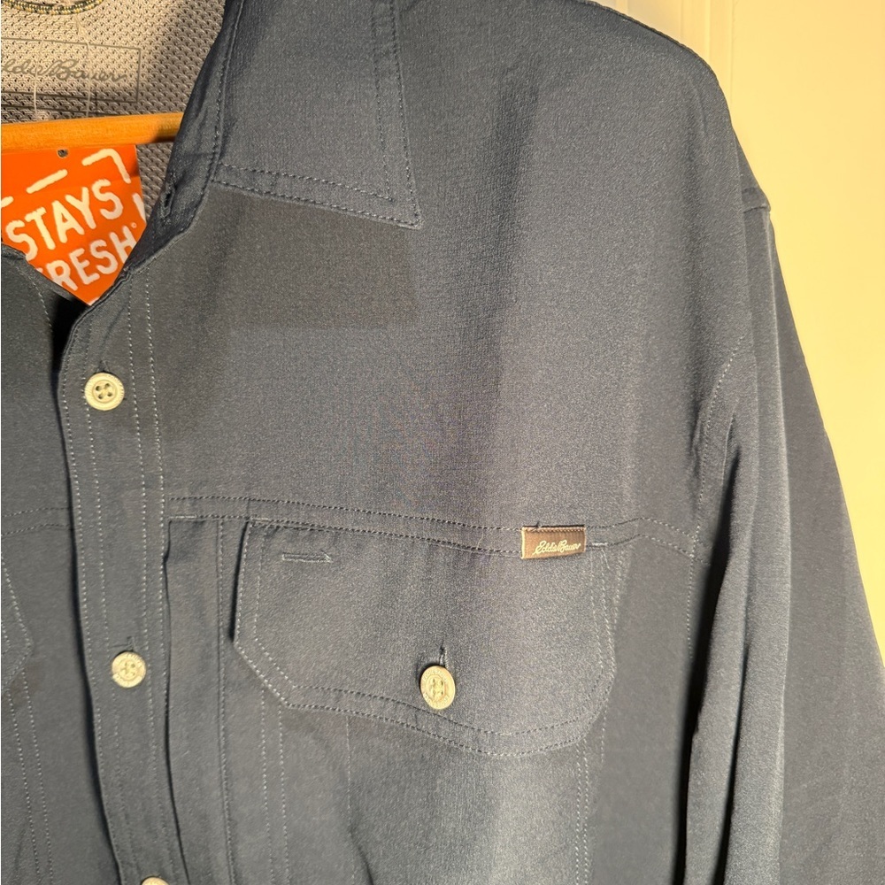 EDDIE BAUER - Men’s 2XL Long Sleeve Button Down Polygiene BioStatic in Navy NWT - Picture 5 of 12